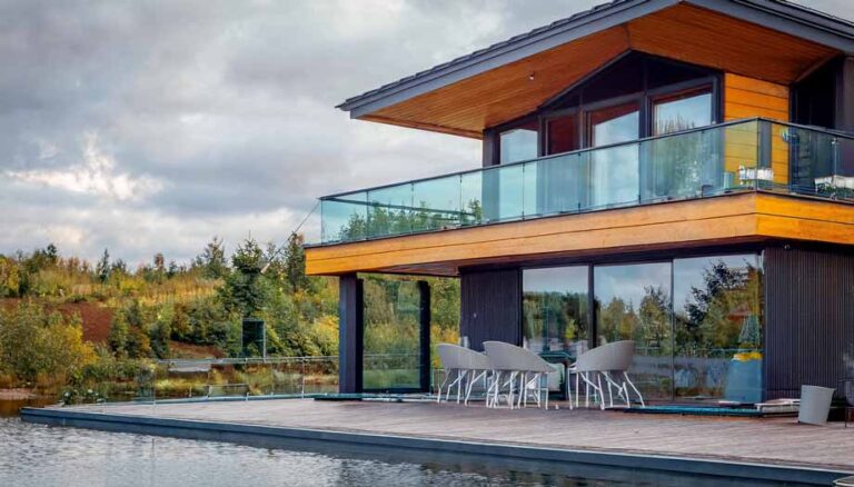 Schwimmende Häuser im Lausitzer Seenland