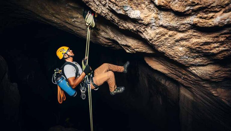 Wasser der Veryovkina-Höhle